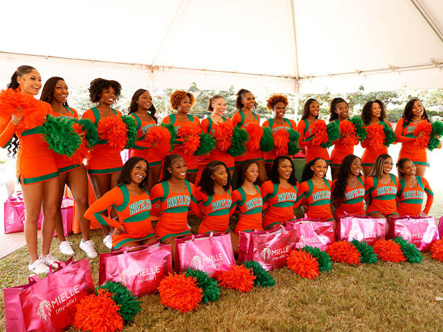 FAMU Cheerleaders with Mielle bags