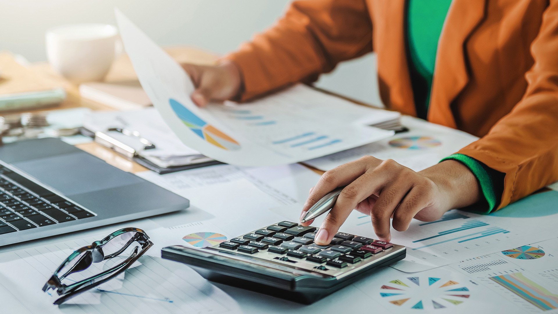 Business woman working in finance and accounting Analyze financial budget in the office